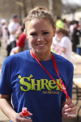 Kimberley_of_Shrek_at_Sainsbury_s_Sport_Relief_Mile_25_03_12_283329.jpg