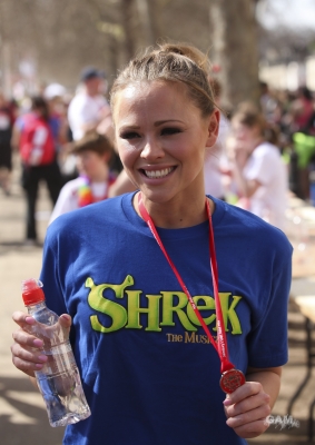 Kimberley_of_Shrek_at_Sainsbury_s_Sport_Relief_Mile_25_03_12_283529.jpg