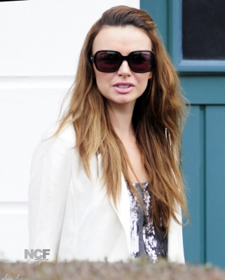 Nadine_Coyle_leaving_home_to_the_recording_studio_11_03_10_28229.jpg