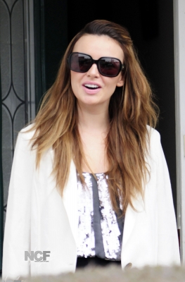 Nadine_Coyle_leaving_home_to_the_recording_studio_11_03_10_283029.jpg