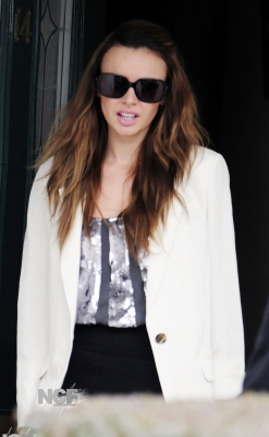 Nadine_Coyle_leaving_home_to_the_recording_studio_11_03_10_28629.jpg