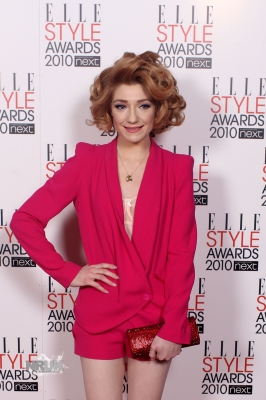 Nicola_arrives_at_The_ELLE_Style_Awards_2010_22_02_10_281229.jpg