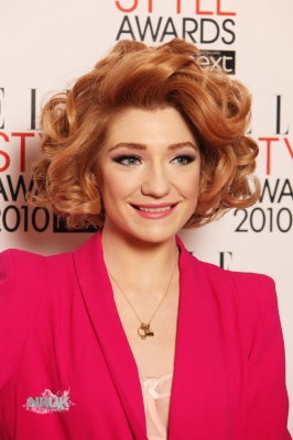 Nicola_arrives_at_The_ELLE_Style_Awards_2010_22_02_10_282129.jpg