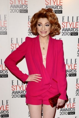 Nicola_arrives_at_The_ELLE_Style_Awards_2010_22_02_10_283329.jpg