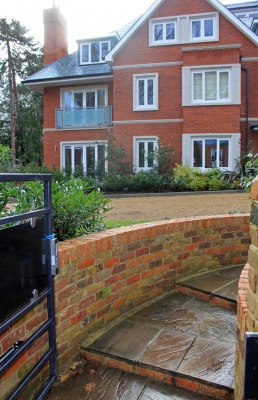 Nicola_is_moving_into_new_house_in_Weybridge_29_01_10_28329.jpg