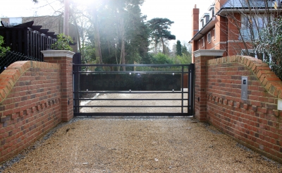 Nicola_is_moving_into_new_house_in_Weybridge_29_01_10_28529.jpg
