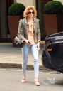 Nicola_leaves_her_hotel_go_shopping_with_her_family_13_03_10_28329.jpg