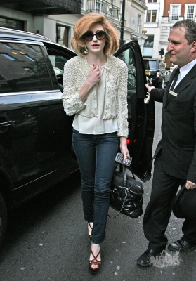 Nicola_Roberts_arriving_at_the_Mayfair_hotel_22_04_10_28729.jpg