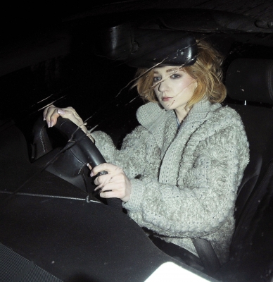 Nicola_Roberts_arriving_leaving_Cheryl_s_house_24_01_10_28329.jpg