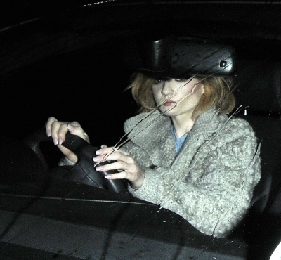 Nicola_Roberts_arriving_leaving_Cheryl_s_house_24_01_10_28629.jpg