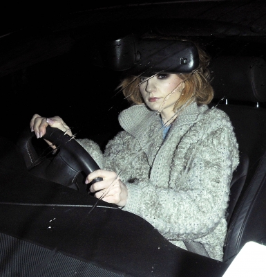 Nicola_Roberts_arriving_leaving_Cheryl_s_house_24_01_10_28729.jpg