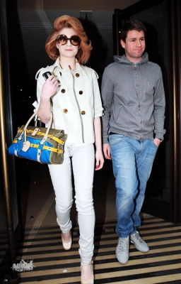 Nicola_Roberts_arrivingleaving_the_Mayfair_Hotel_12_04_10_28229.jpg