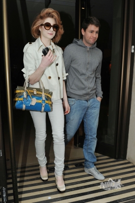 Nicola_Roberts_arrivingleaving_the_Mayfair_Hotel_12_04_10_283229.jpg