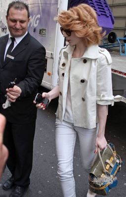 Nicola_Roberts_arrivingleaving_the_Mayfair_Hotel_12_04_10_283329.jpg