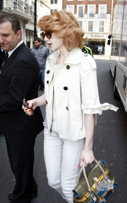 Nicola_Roberts_arrivingleaving_the_Mayfair_Hotel_12_04_10_283529.jpg