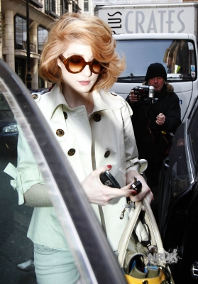 Nicola_Roberts_arrivingleaving_the_Mayfair_Hotel_12_04_10_283629.jpg