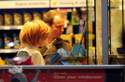 Nicola_Roberts_at_a_petrol_station_in_London_25_01_10_281329.jpg