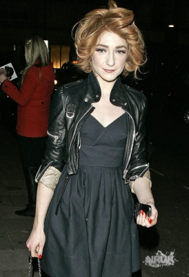 Nicola_Roberts_leaves_arrives_Radio_1_31_01_10_281329.jpg