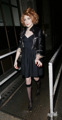 Nicola_Roberts_leaves_arrives_Radio_1_31_01_10_283029.jpg