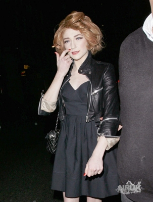 Nicola_Roberts_leaves_arrives_Radio_1_31_01_10_283229.jpg