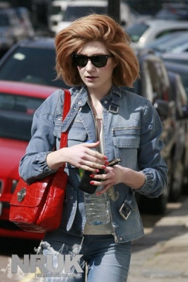 Nicola_Roberts_leaving_a_studio_in_Primrose_Hill_13_04_10_281629.jpg