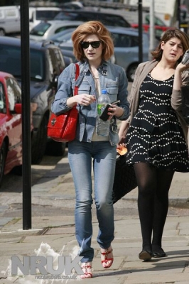 Nicola_Roberts_leaving_a_studio_in_Primrose_Hill_13_04_10_281929.jpg