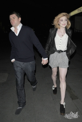 Nicola_Roberts_leaving_her_hotel_14_05_10_283129.jpg