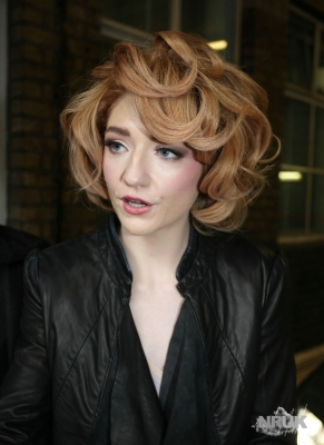 Nicola_Roberts_leaving_the_ITV_studios_02_02_10_28429.jpg
