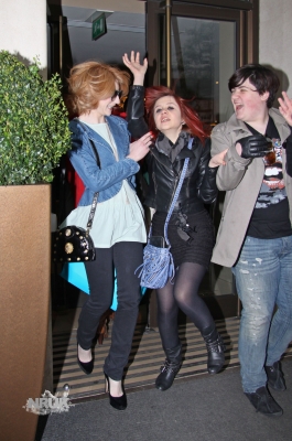 Nicola_Roberts_leaving_the_Mayfair_hotel_15_02_10_28129.jpg