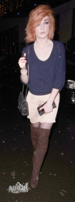 Nicola_Roberts_leaving_the_Mayfair_hotel_22_01_10_28329.jpg