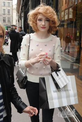 Nicola_Roberts_shopping_in_Dublin_02_05_10_281129.jpg
