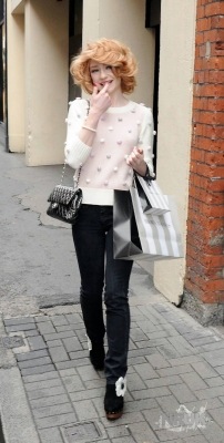 Nicola_Roberts_shopping_in_Dublin_02_05_10_281429.jpg