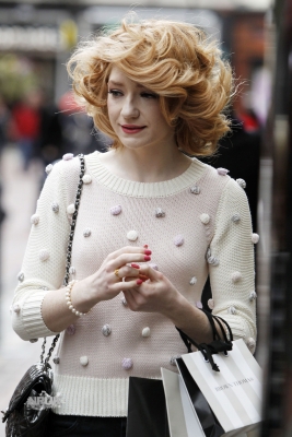 Nicola_Roberts_shopping_in_Dublin_02_05_10_282529.jpg