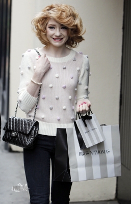 Nicola_Roberts_shopping_in_Dublin_02_05_10_282929.jpg