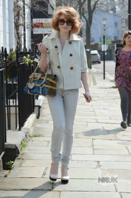 Nicola_Roberts_spotted_outside_Primrose_Hill_12_04_10_281429.jpg