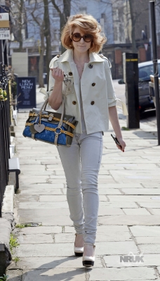 Nicola_Roberts_spotted_outside_Primrose_Hill_12_04_10_28729.jpg