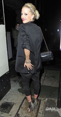Sarah_Harding_is_pictured_leaving_The_Punchbowl_12_03_10_28229.jpg