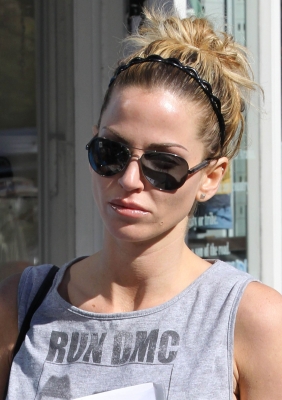 Sarah_Harding_out_in_London_27_03_12_282829.jpg