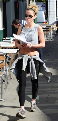 Sarah_Harding_out_in_London_27_03_12_28929.jpg