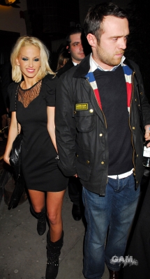 Sarah_Harding_leaving_Kanaloa_club_31_01_10_282829.jpg