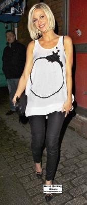 Sarah_Harding_Leaving_Signor_Sassi_Restaurant_29_03_10_28429.jpg