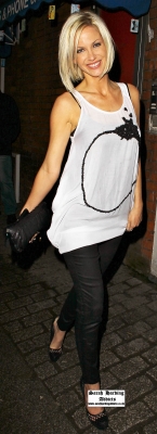 Sarah_Harding_Leaving_Signor_Sassi_Restaurant_29_03_10_28529.jpg