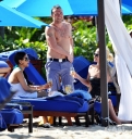 Sarah_Harding_on_the_beach_in_the_Caribbean_01_02_10_281029.jpg
