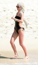 Sarah_Harding_on_the_beach_in_the_Caribbean_01_02_10_285929.jpg