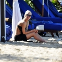 Sarah_Harding_on_the_beach_in_the_Caribbean_01_02_10_28629.jpg