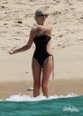 Sarah_Harding_on_the_beach_in_the_Caribbean_01_02_10_288229.jpg