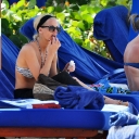 Sarah_Harding_on_the_beach_in_the_Caribbean_02_02_10_28329.jpg