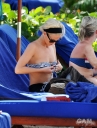 Sarah_Harding_on_the_beach_in_the_Caribbean_02_02_10_28529.jpg