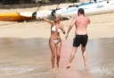 Sarah_Harding_on_the_beach_in_the_Caribbean_03_02_10_281029.jpg