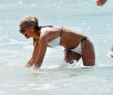 Sarah_Harding_on_the_beach_in_the_Caribbean_03_02_10_2810329.jpg